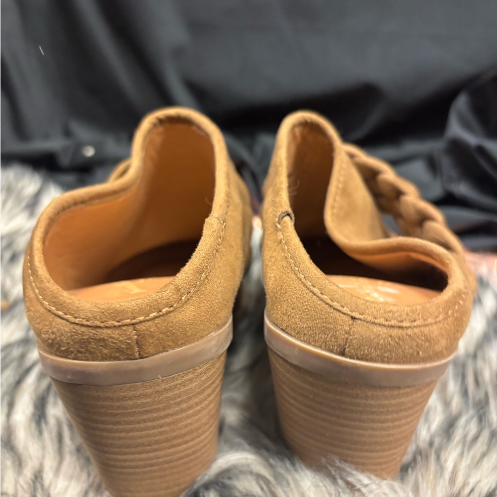 Universal‎ Thread Brown Suede Heeled Boots